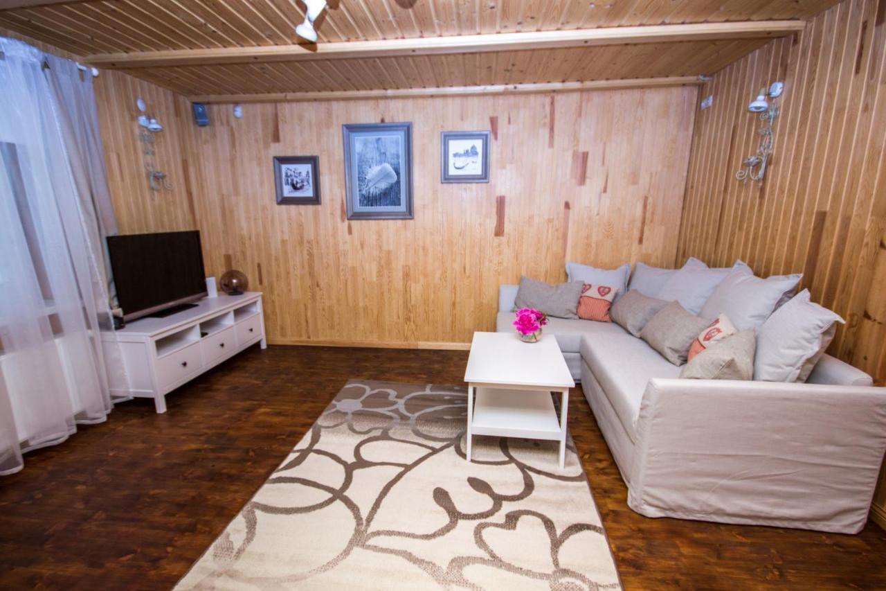 Flower Apartment เวนต์สปิลส์ ภายนอก รูปภาพ