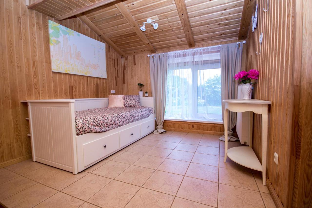 Flower Apartment เวนต์สปิลส์ ภายนอก รูปภาพ